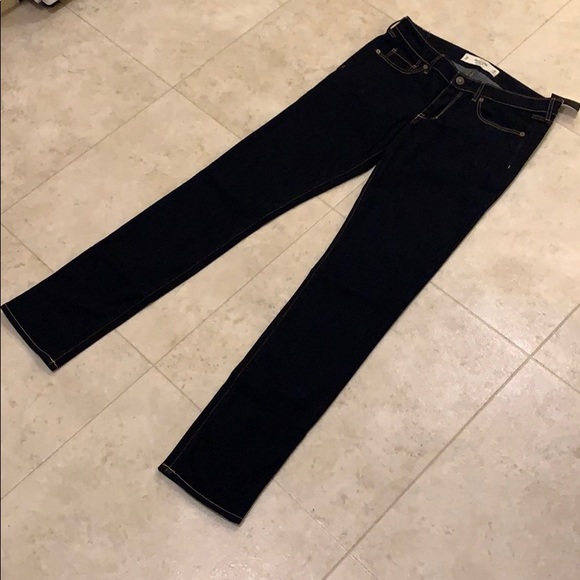 Brand New Abercrombie and Fitch Skinny Jeans 6R. - Picture 1 of 4